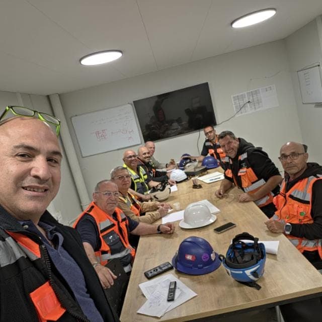 צוות הבטיחות של טלעד באתר